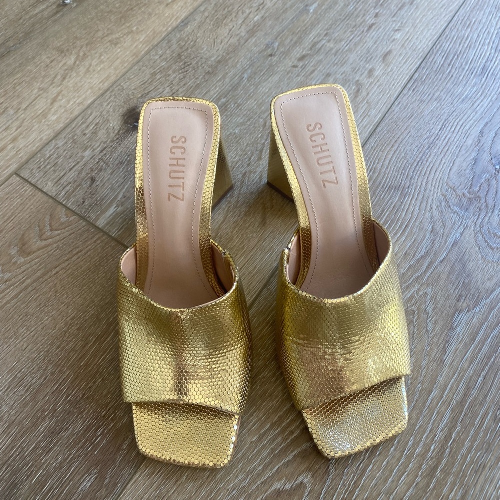 SCHUTZ Lizah metallic open toe mule 37